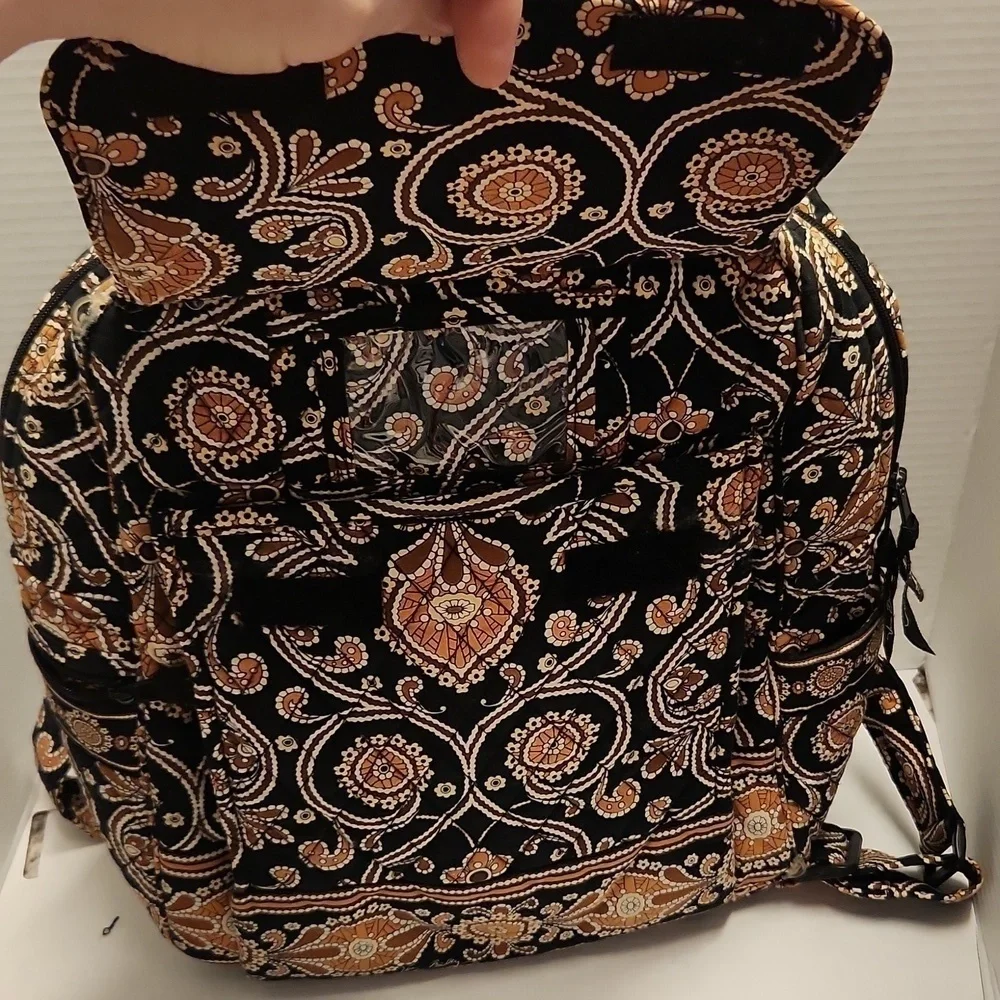 Vera Wang Backpack quilted has piping edge wear see pics Flaws